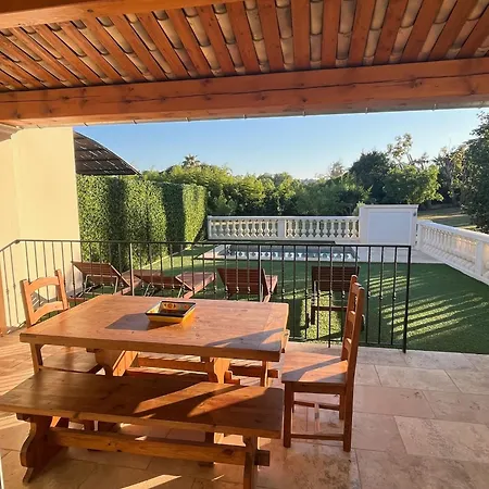 Les Du Parc بيت للعطل